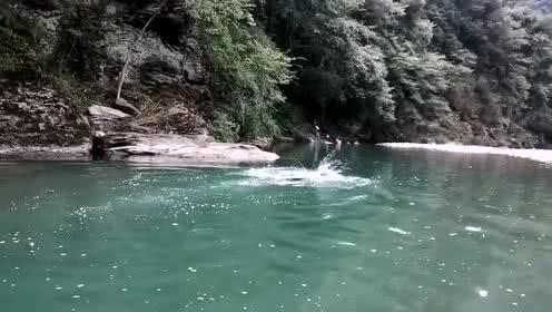 挺进地牢